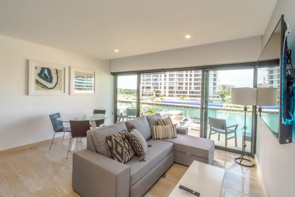 Marina Condos: Fully Furnished Apartment for Rent