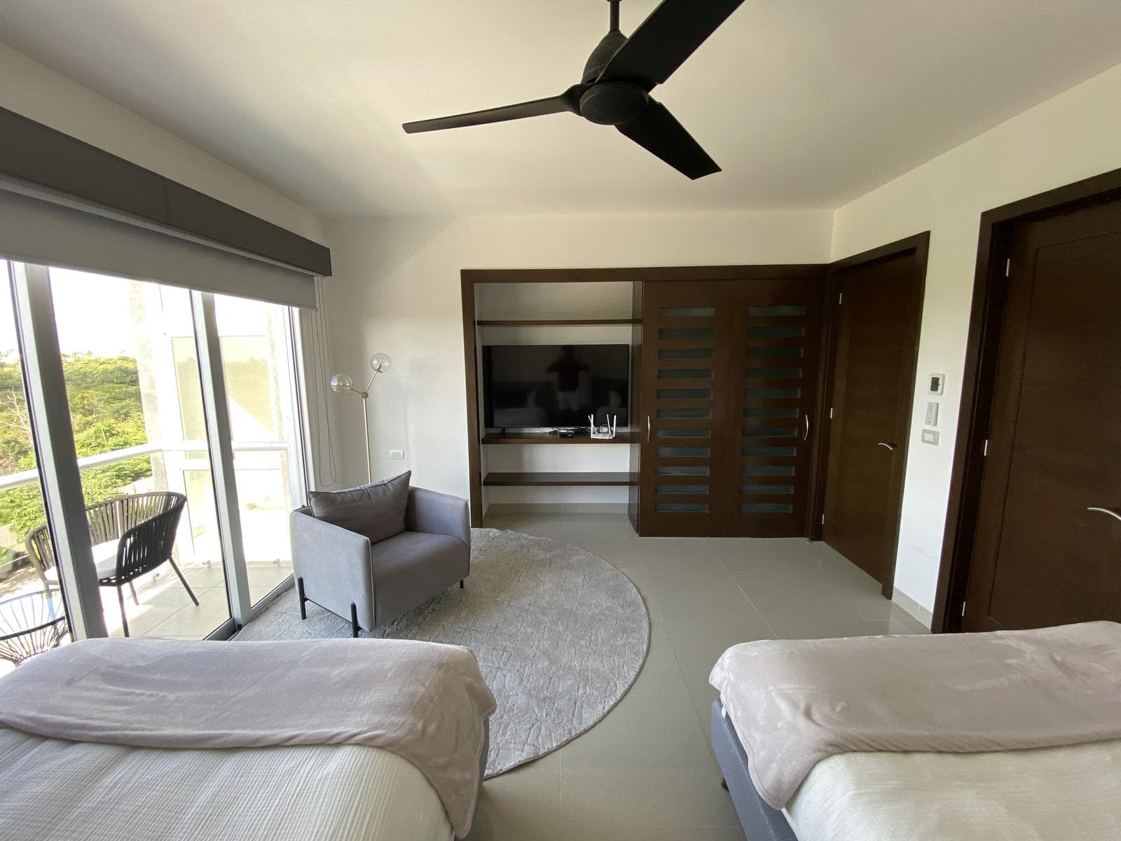 BEACH FRONT WITH PRIVATE BEACH CLUB APARTMENT