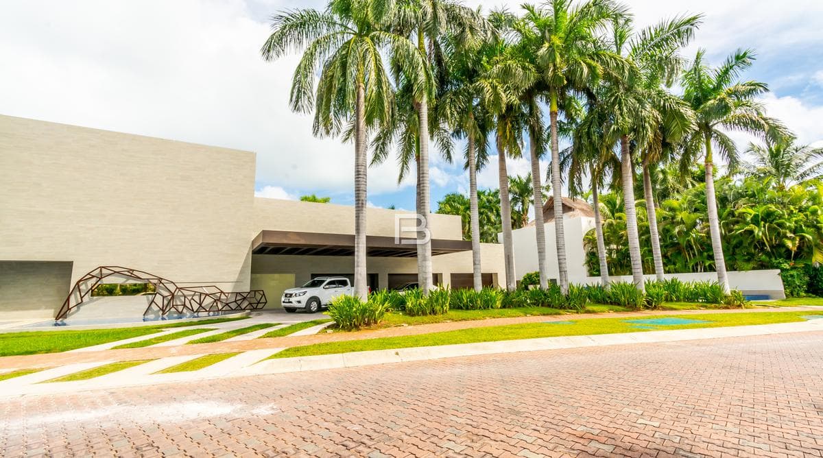 Mansion for Sale in Isla Dorada, Cancún
