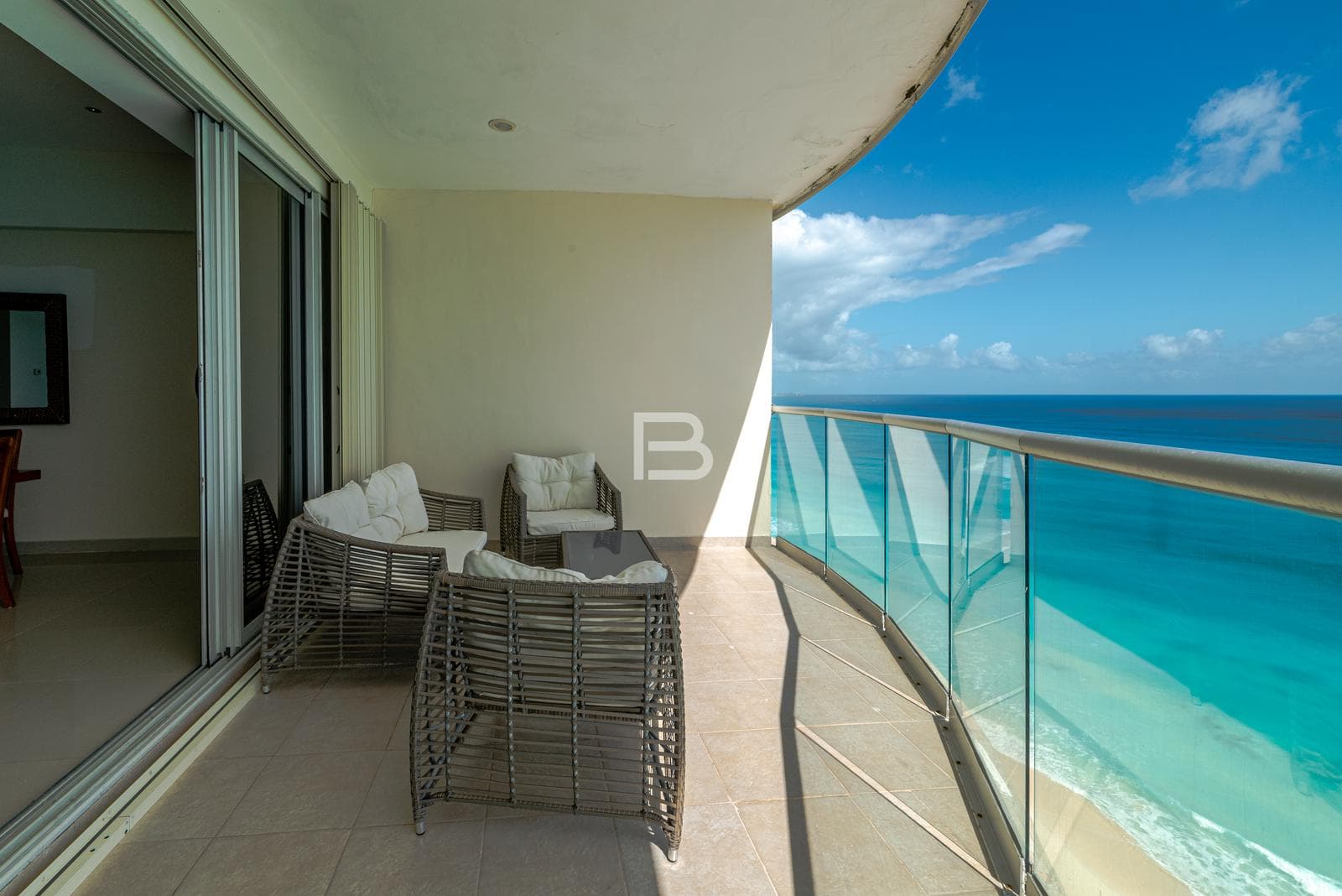 Lahia: Apartment for Rent or Sale on a High Floor