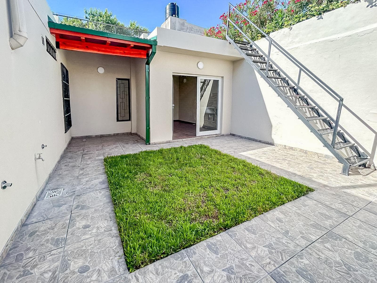 FOR SALE/TRADE - House on a main street - Completely renovated - Alberdi, Rosario