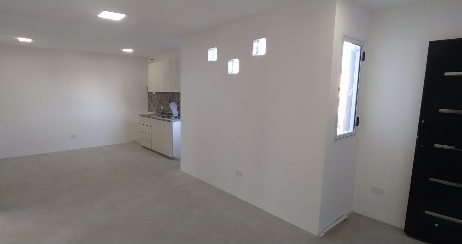 BRAND-NEW house-style apartment in PA, with a hallway entrance - REMEDIOS DE ESCALADA