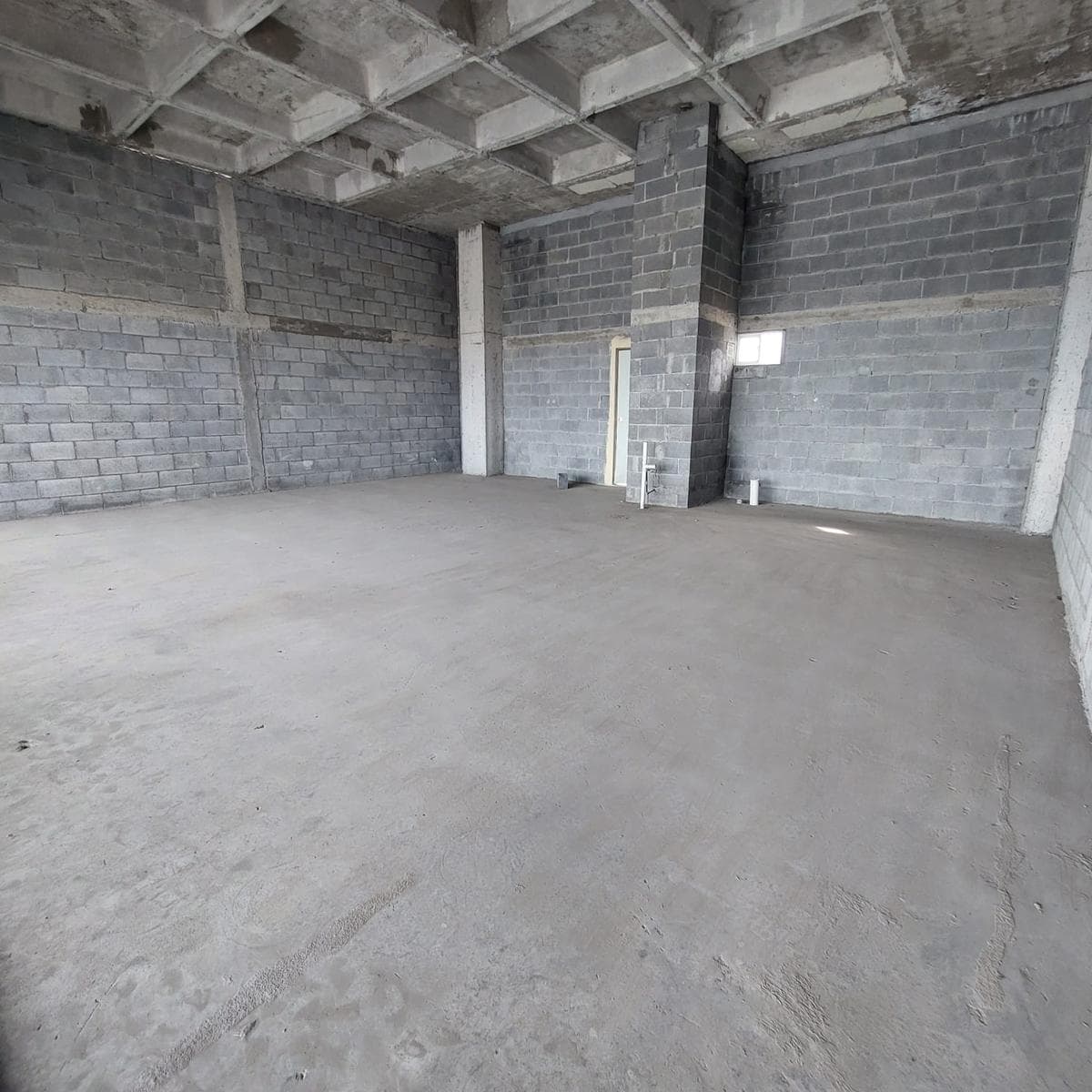Commercial Space for Rent in Cumbres!!!