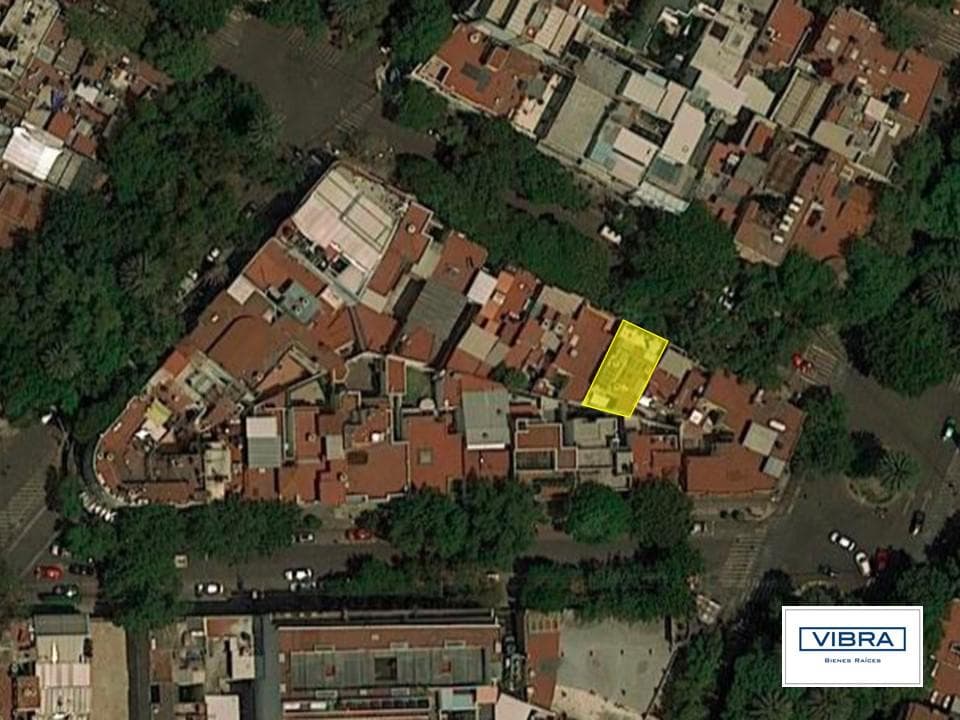 House with ZONING PERMIT for sale in Condesa.