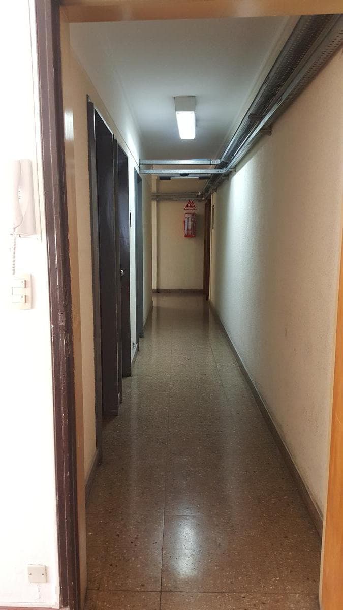BRIGHT, UPPER-FLOOR OFFICE FOR SALE - SAN NICOLÁS - READY TO USE - SCHOOL OF ECONOMIC SCIENCES