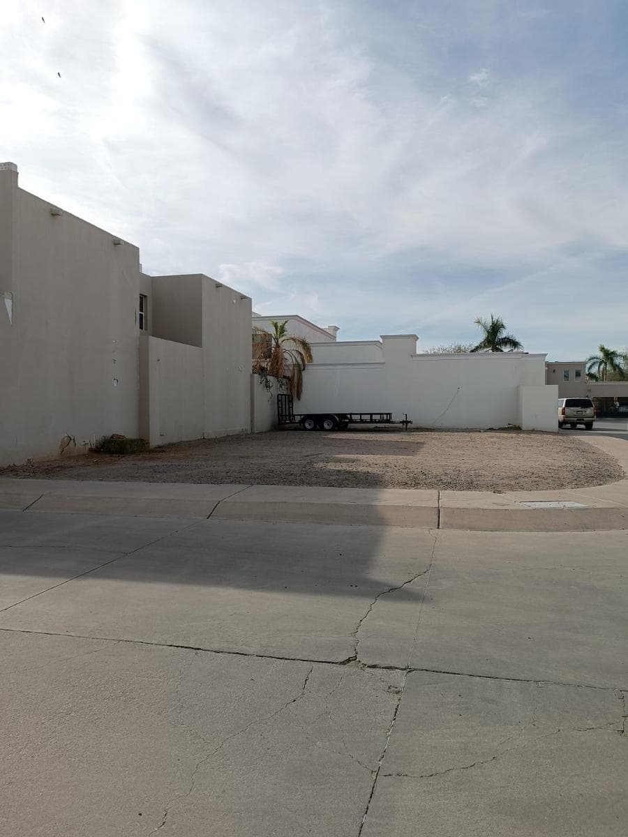 Land in Residential lot for sale (corner lot) Hermosillo, Sonora.