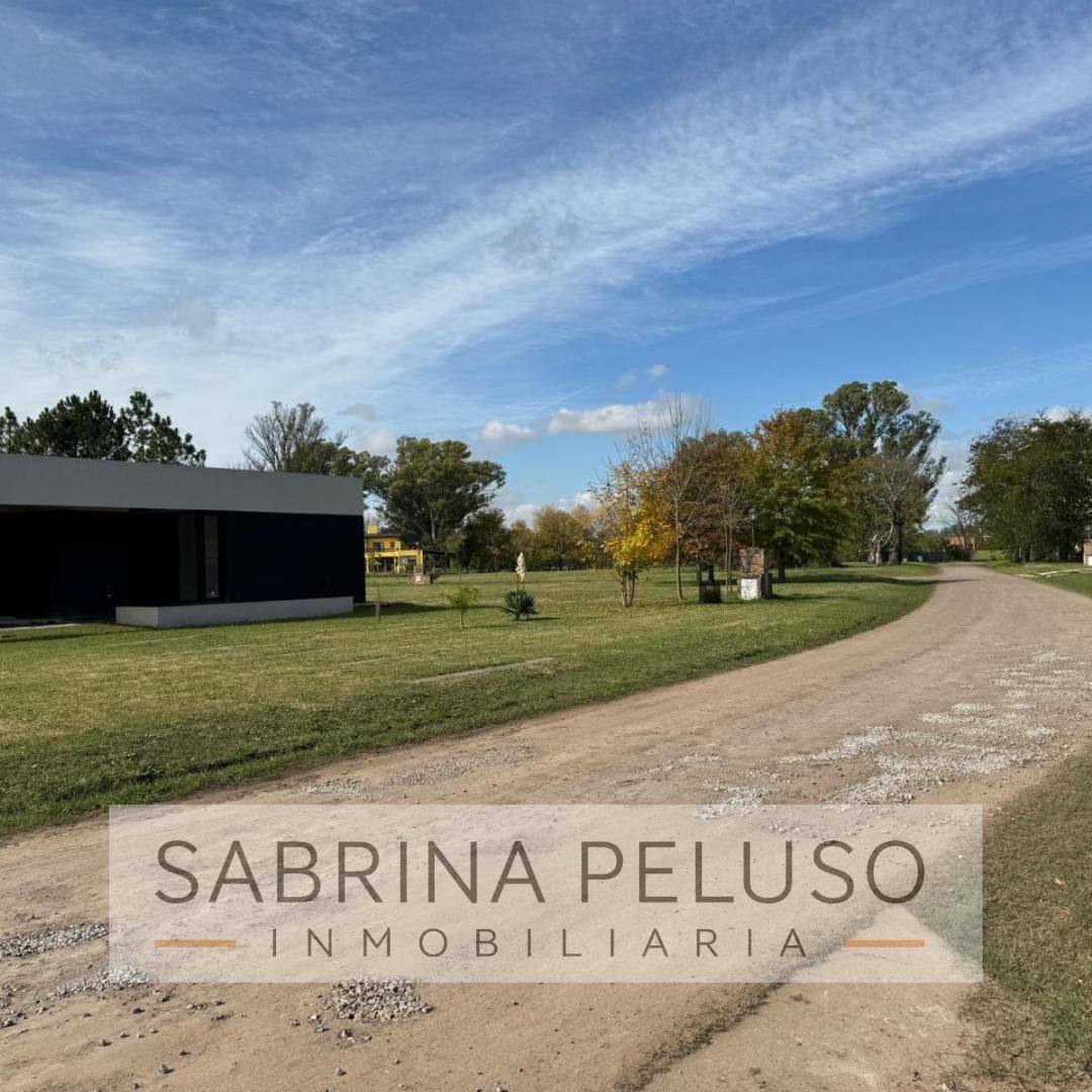 FOR SALE: 4-room house in Club de Campo La Elina, Luján Region