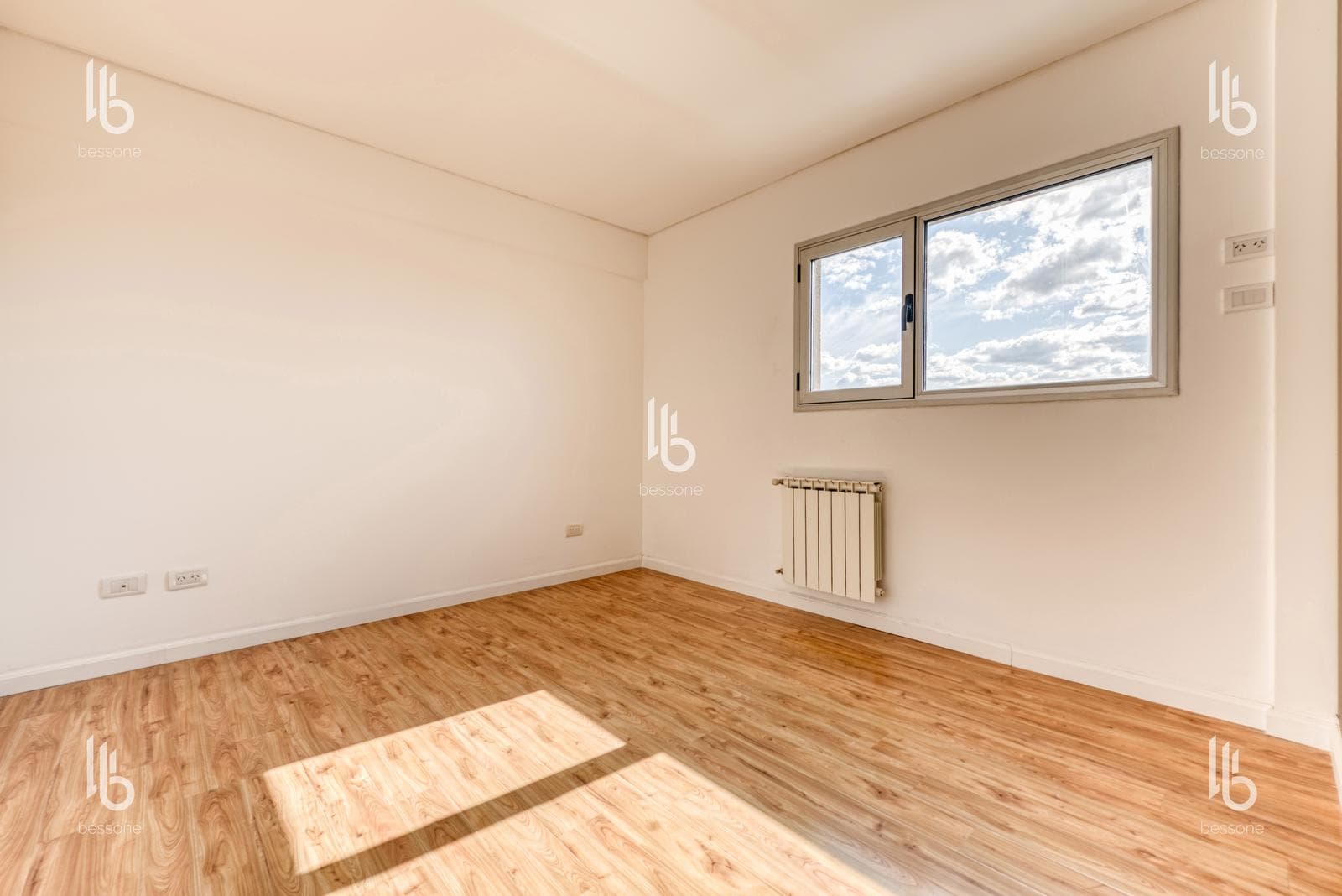 LARGE 3-ROOM APARTMENT WITH OCEAN VIEW CATEGORY