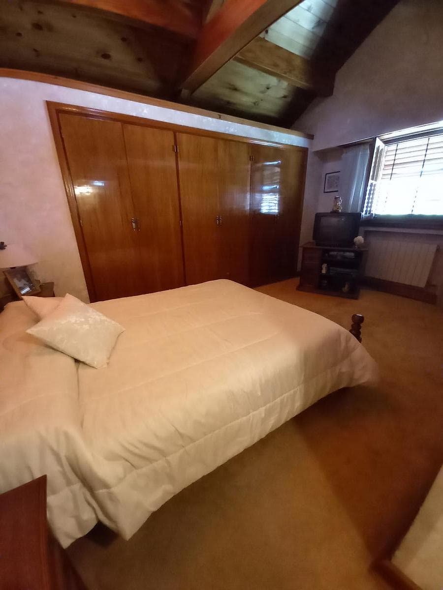 Chalet 6 ambientes sobre dos lotes Parque Luro