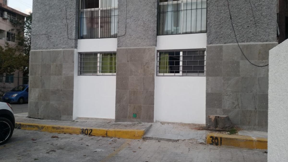 APARTMENT FOR SALE IN CANCUN ON SUPERBLOCK 30, AVENIDA LA COSTA