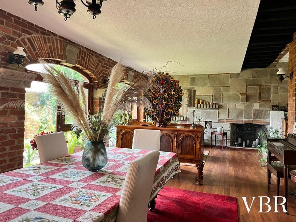 Beautiful home with 24-hour security in Lomas de San Ángel Inn
