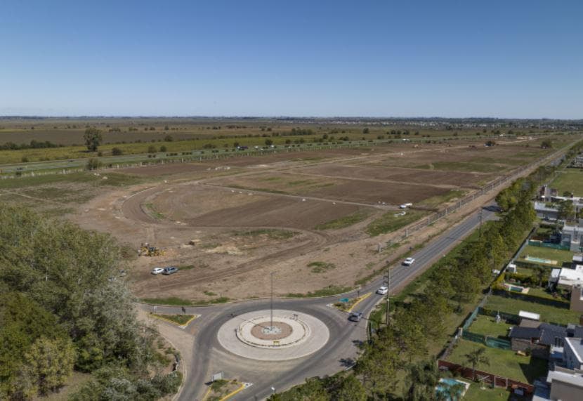 Opportunity: Lot in the Vida Jardin gated community in Funes, close to everything. 928 m² lot