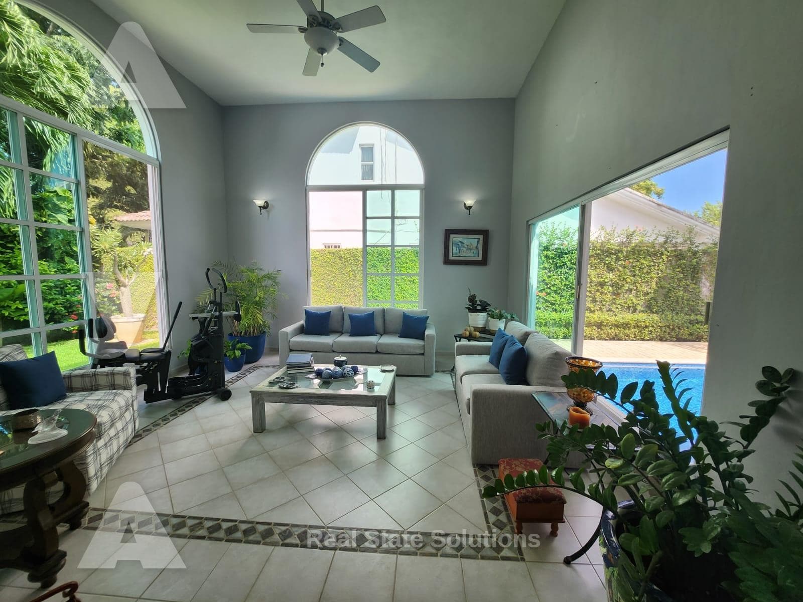 House for Sale: 4 Bedrooms, FURNISHED, Pool, TV Room, Country-Style Residence, Cancún