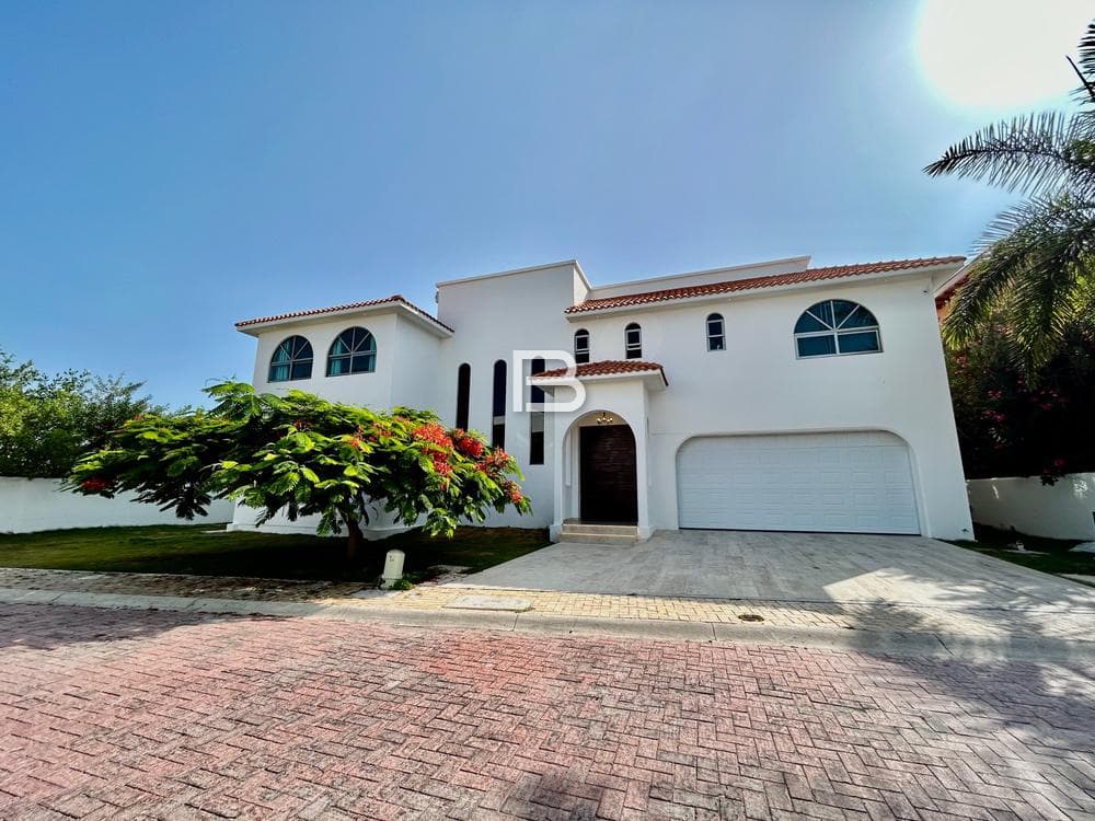 Isla Dorada: House for Rent, Includes a Dock
