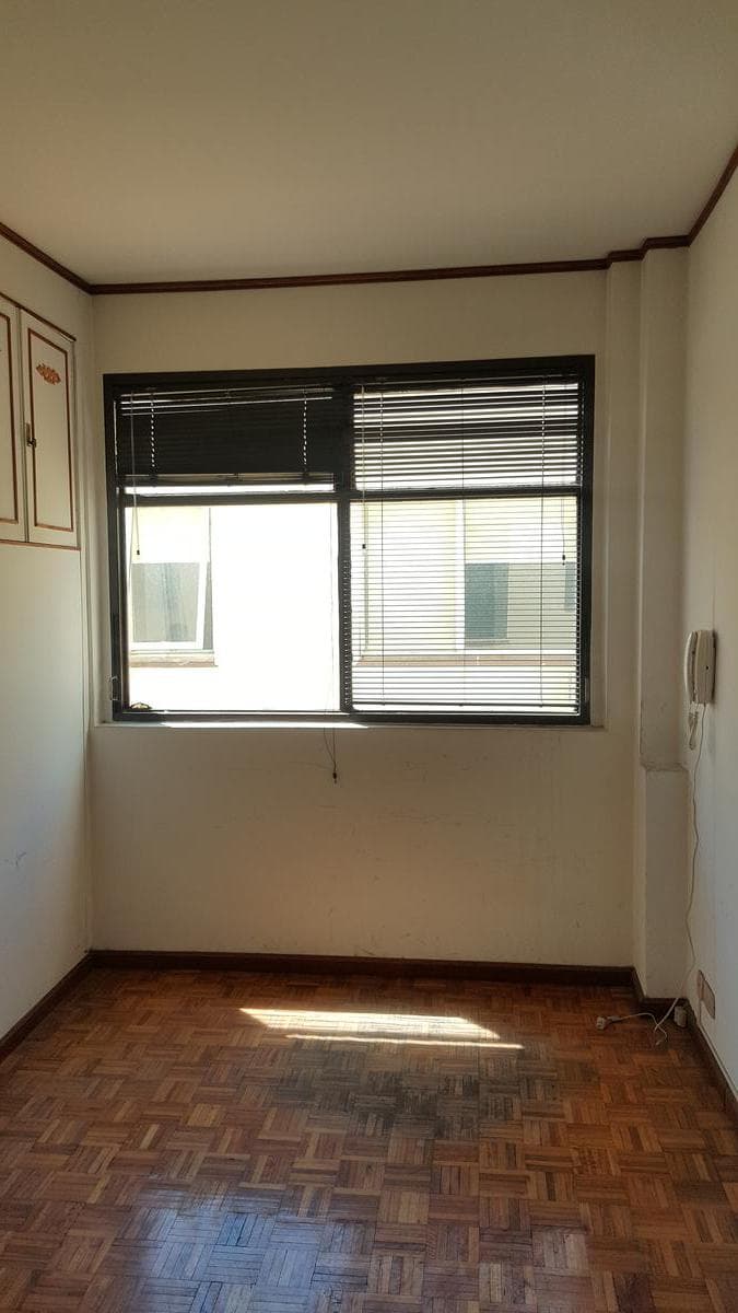 BRIGHT, UPPER-FLOOR OFFICE FOR SALE - SAN NICOLÁS - READY TO USE - SCHOOL OF ECONOMIC SCIENCES