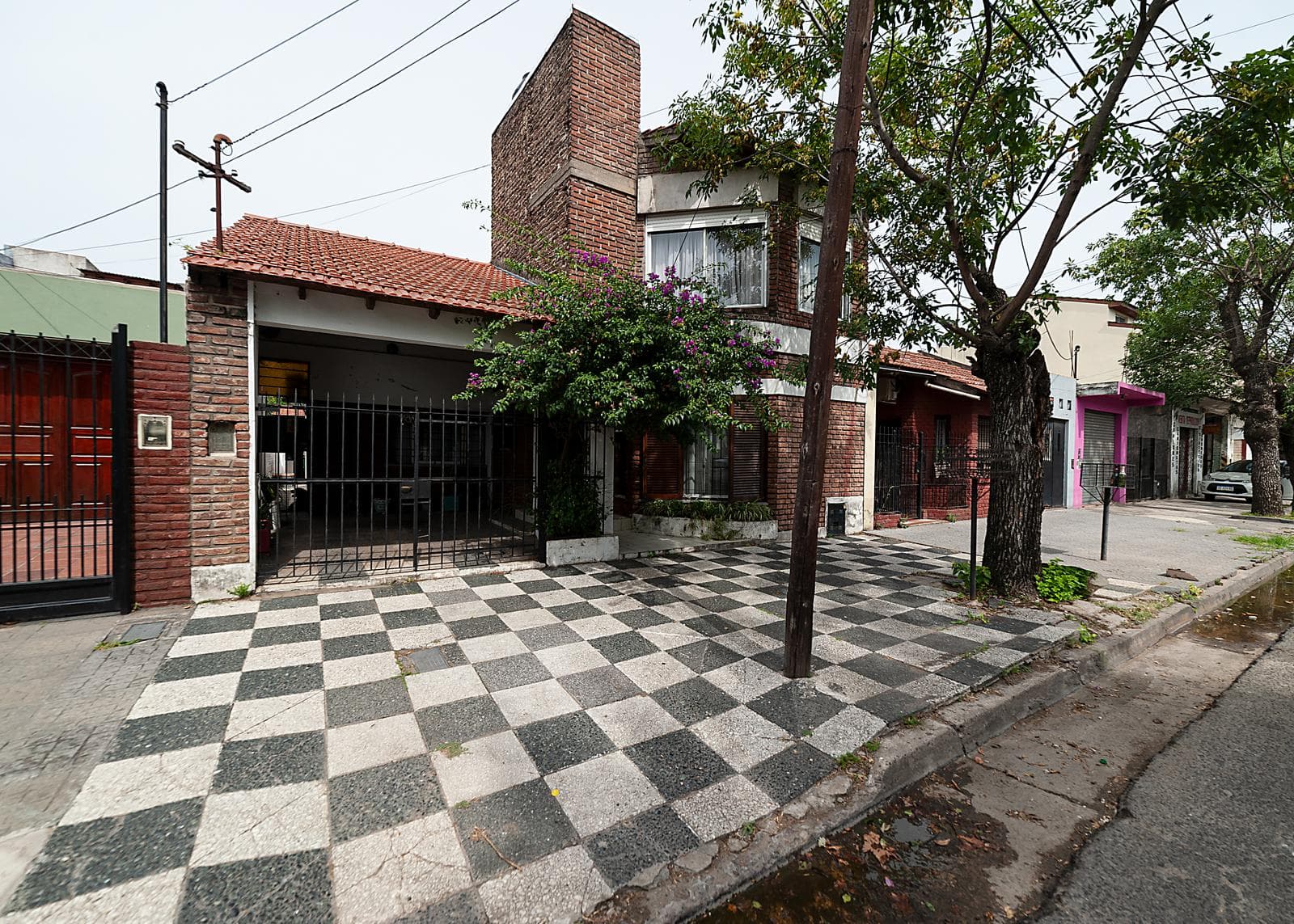 HOUSE FOR SALE IN MONTE GRANDE