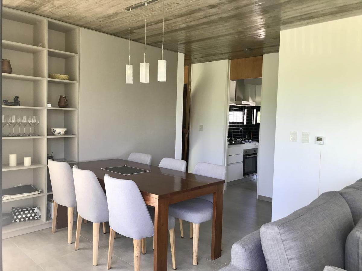 Apartment for rent in downtown City Bell. 474 at the corner of 14th. 2 bedrooms, garage. In impeccable condition
