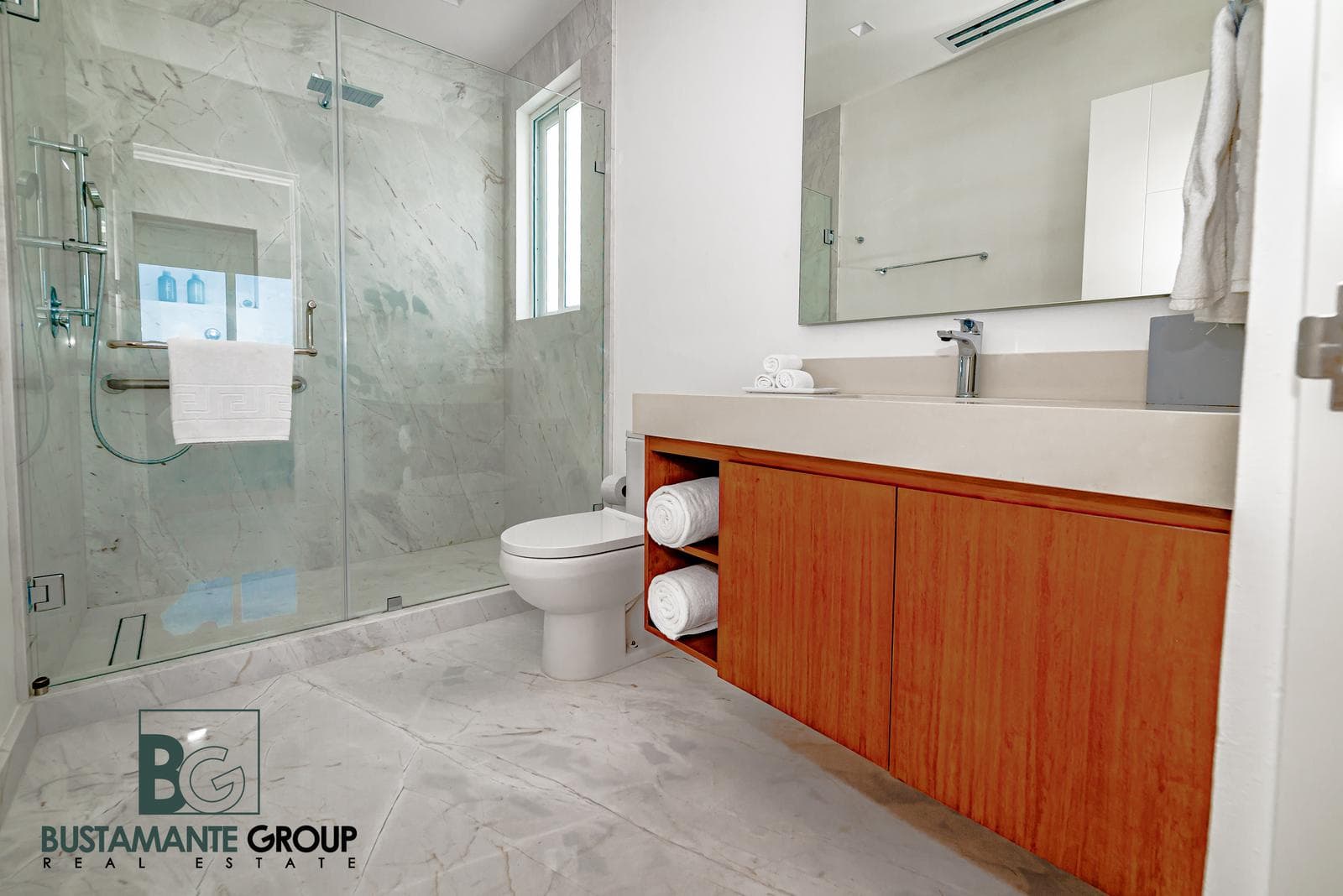Luxury home in Lagos del Sol