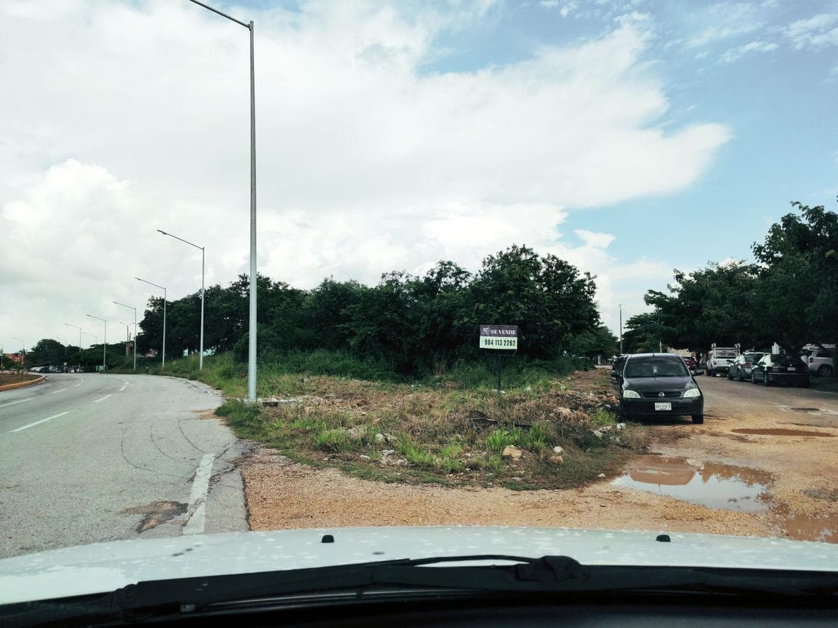 LAND FOR SALE: 2,456 M2 IN PLAYA DEL CARMEN, WITH TITLE DEED