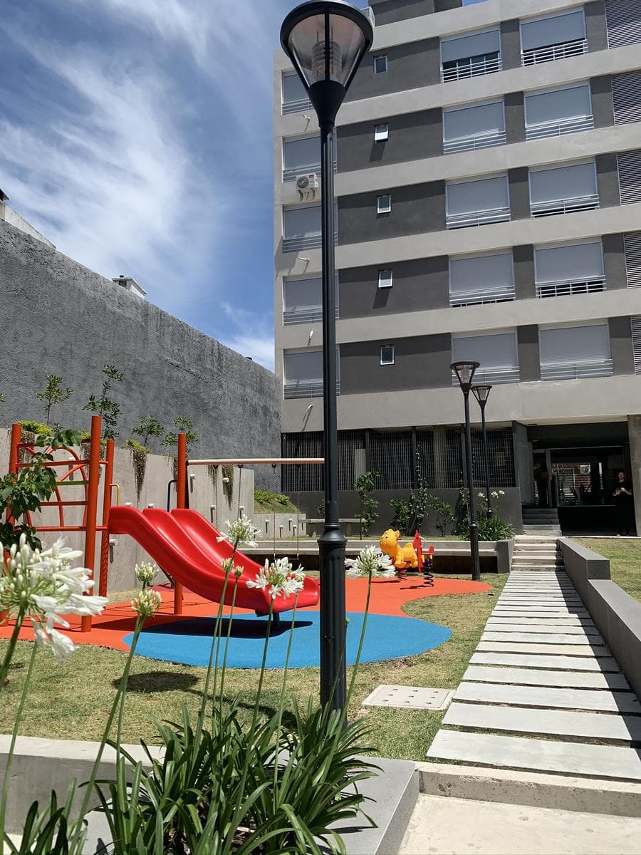 One-bedroom apartment, terrace, on a main avenue, building with amenities