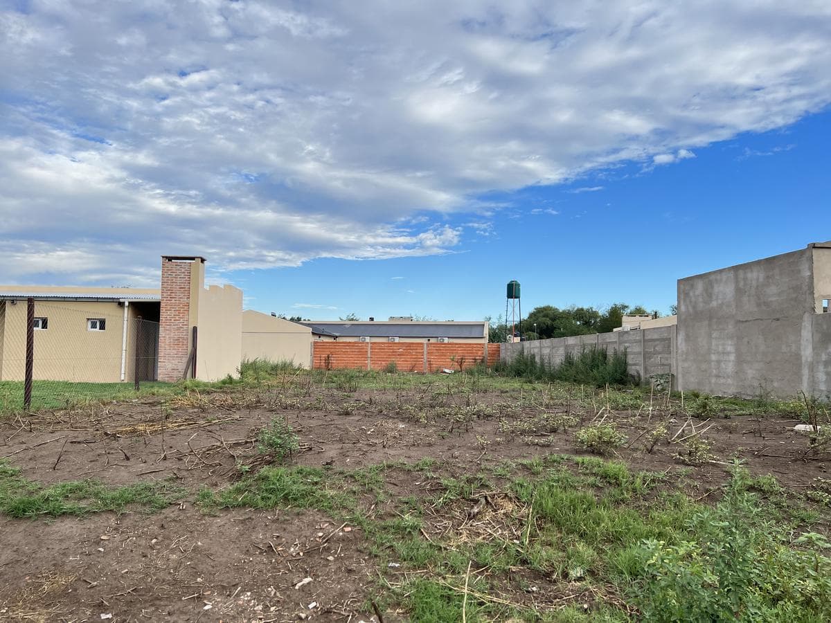 Land for Sale in Roque Perez, 540 m²