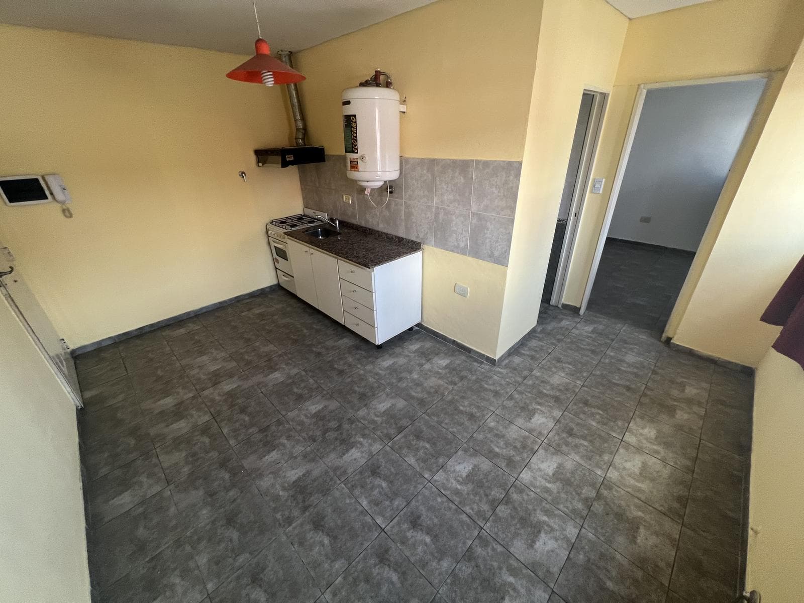 For Rent | Last 2-Room Apartment Available in the Building - Upper Floor, Front-Facing - Downtown Moreno |