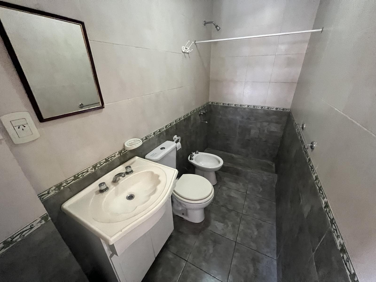 For Rent | Last 2-Room Apartment Available in the Building - Upper Floor, Front-Facing - Downtown Moreno |