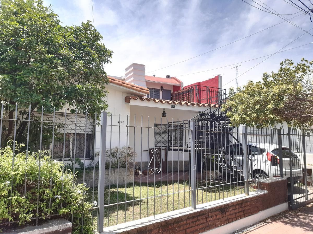 APARTMENT WITH PRIVATE TERRACE 2 bedrooms JUNIORS Neighborhood