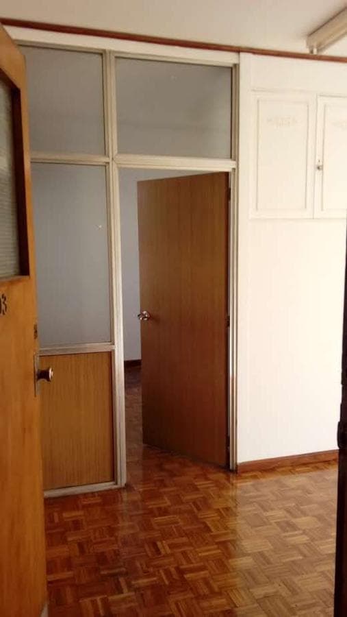 BRIGHT, UPPER-FLOOR OFFICE FOR SALE - SAN NICOLÁS - READY TO USE - SCHOOL OF ECONOMIC SCIENCES