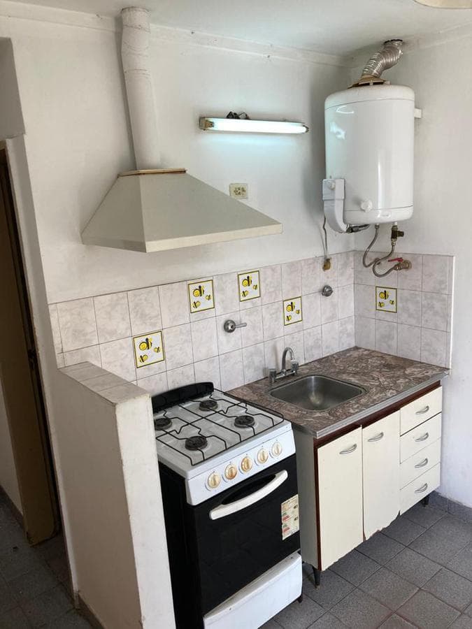 Apartment 4, between 521 and 522 Tolosa