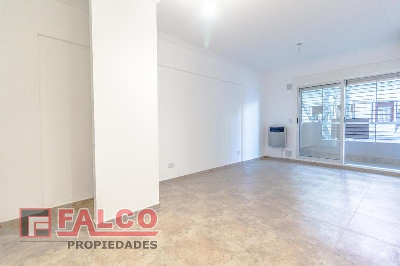 Modern 3-room apartment with a balcony facing the street