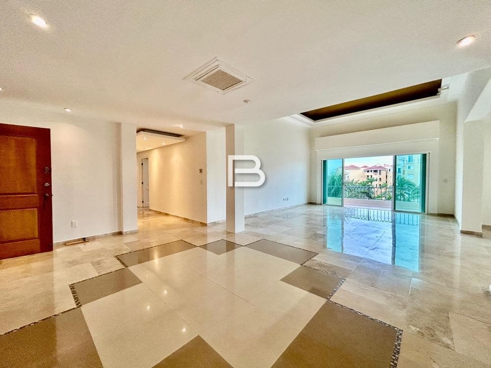 Penthouse with a Dock for Sale in Isla Dorada