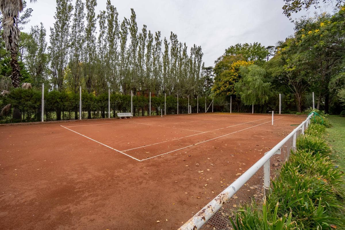 FOR SALE - House - Outdoor Kitchen, Barbecue Area, Pool, and Tennis Court - Funes, Santa Fe.