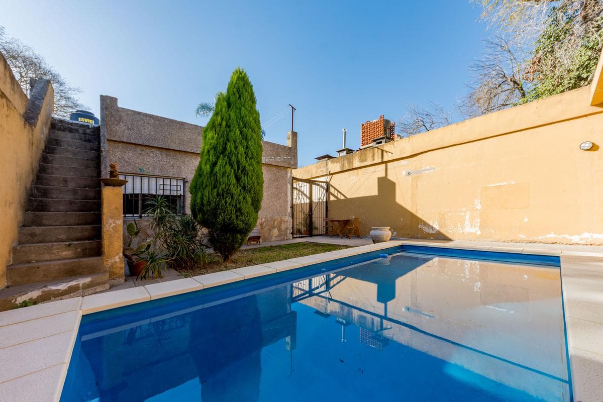FOR SALE - 3-Bedroom House with Pool and Porch with BBQ Area - Alberdi, Rosario