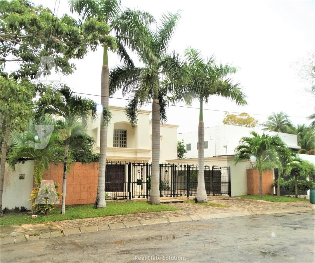 House for Sale, Classic Style, 4 Bedrooms in Residencial Campestre, Cancún