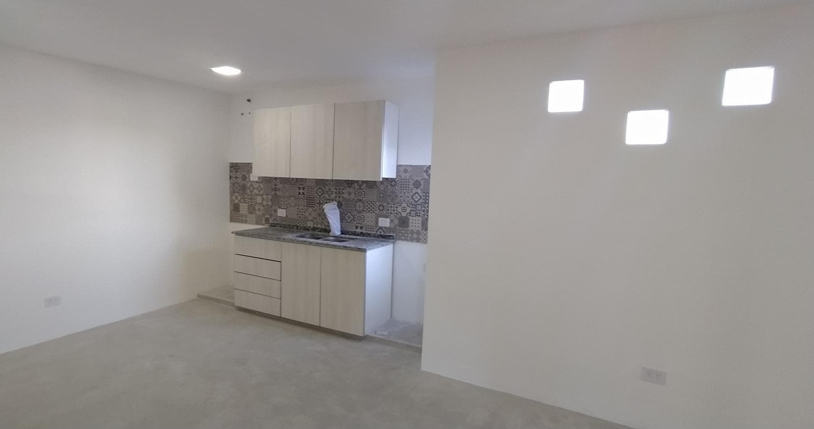 BRAND-NEW house-style apartment in PA, with a hallway entrance - REMEDIOS DE ESCALADA