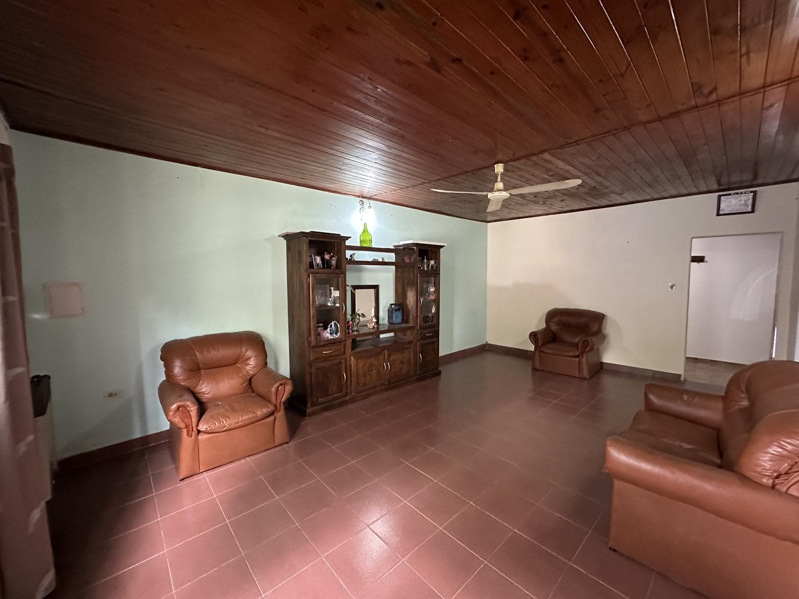 House for Sale in the Lubo neighborhood, Campana. 3 bedrooms. Backyard. Garage