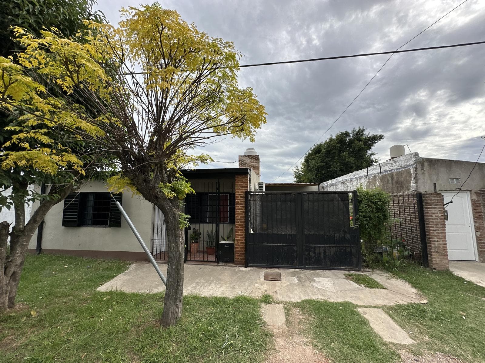 House for Sale in the Lubo neighborhood, Campana. 3 bedrooms. Backyard. Garage