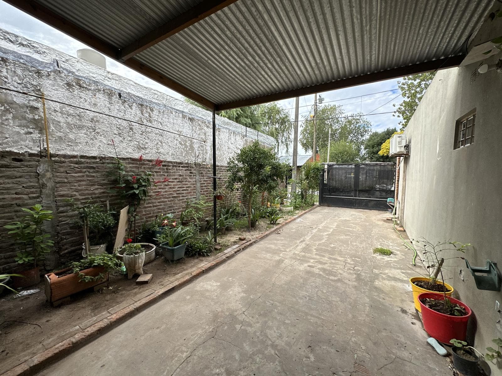 House for Sale in the Lubo neighborhood, Campana. 3 bedrooms. Backyard. Garage