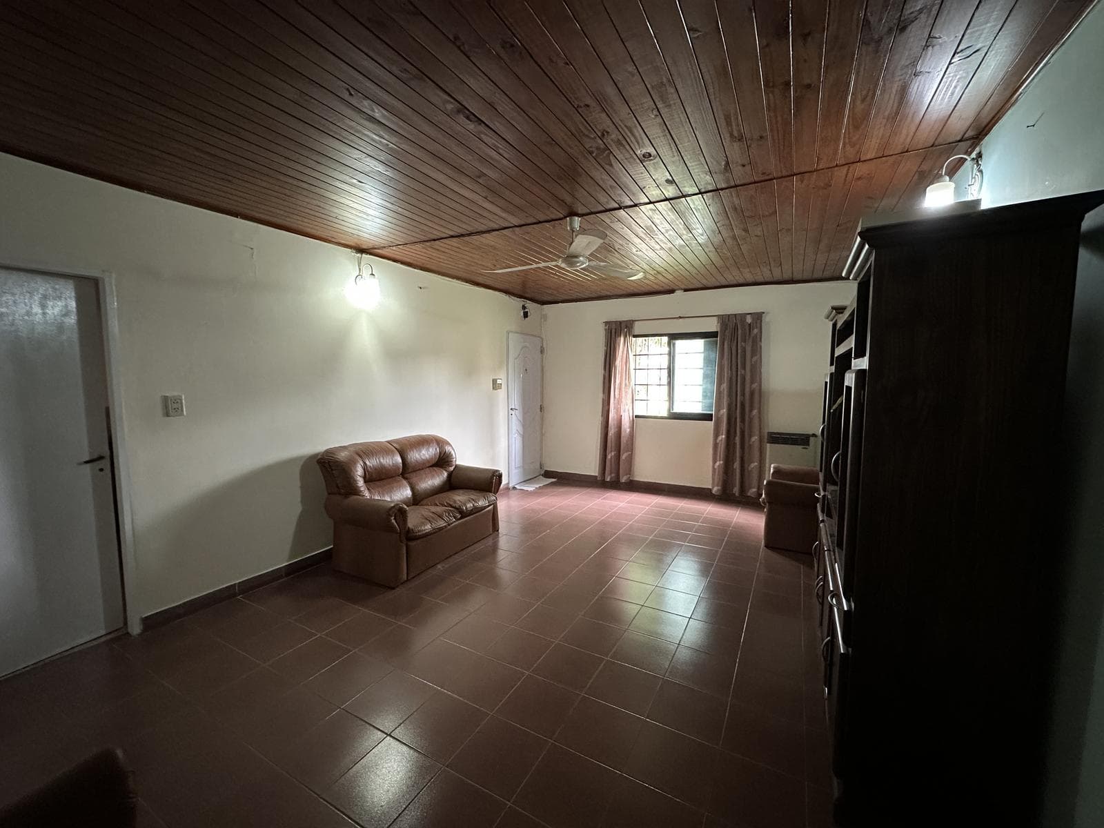 House for Sale in the Lubo neighborhood, Campana. 3 bedrooms. Backyard. Garage