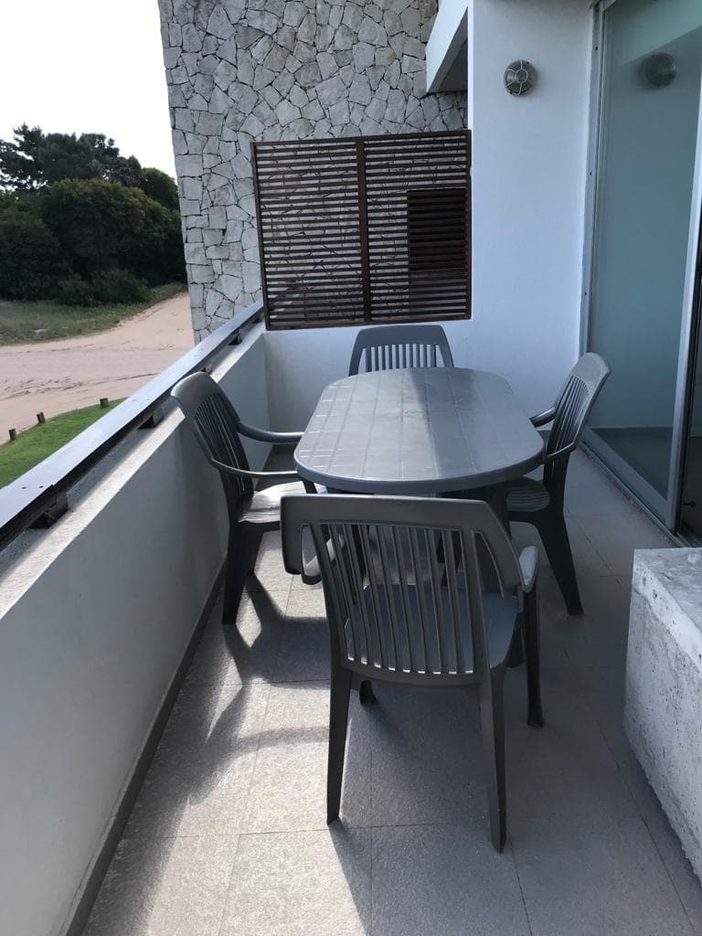 Impeccable two-room apartment with amenities