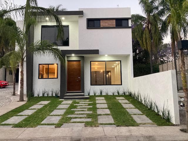 Venta casa nueva en Lomas de la Selva - V268