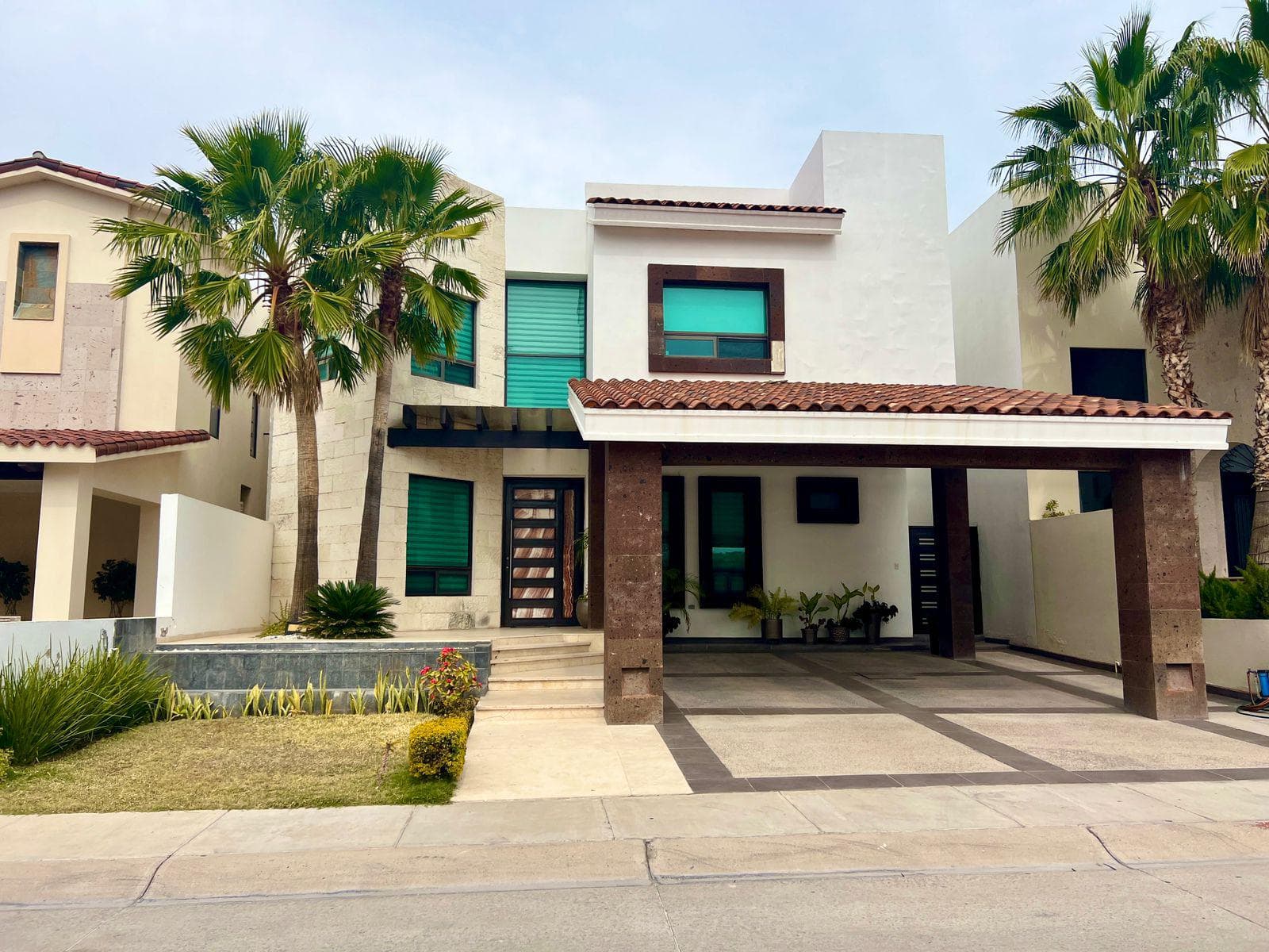 For Sale: Apartment Building in Los Lagos, Hermosillo
