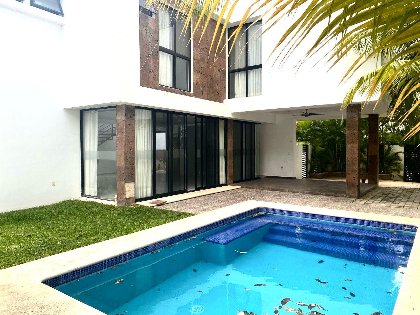 House in AQUA