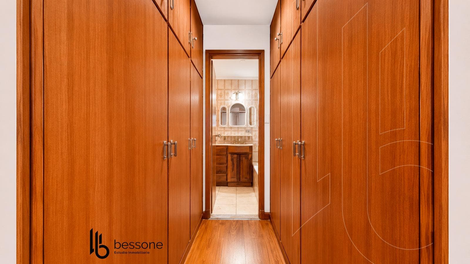 Semipiso 4 Ambientes con Dependencia - Cochera y Baulera Doble