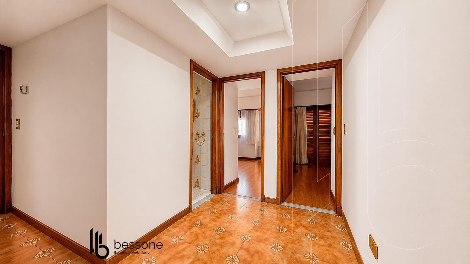 Semipiso 4 Ambientes con Dependencia - Cochera y Baulera Doble