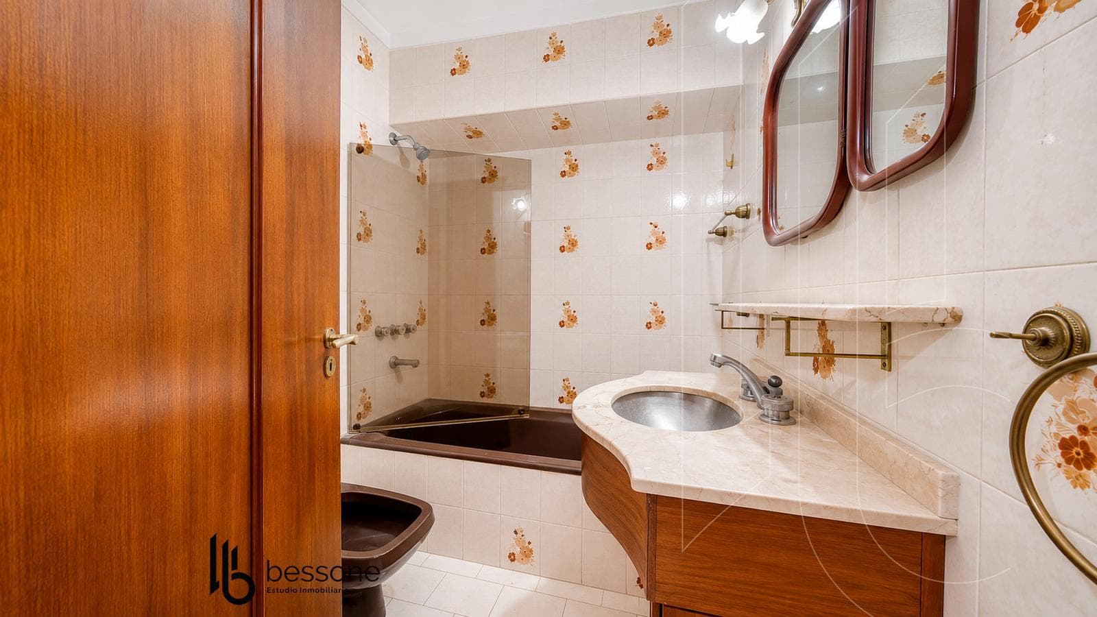 Semipiso 4 Ambientes con Dependencia - Cochera y Baulera Doble
