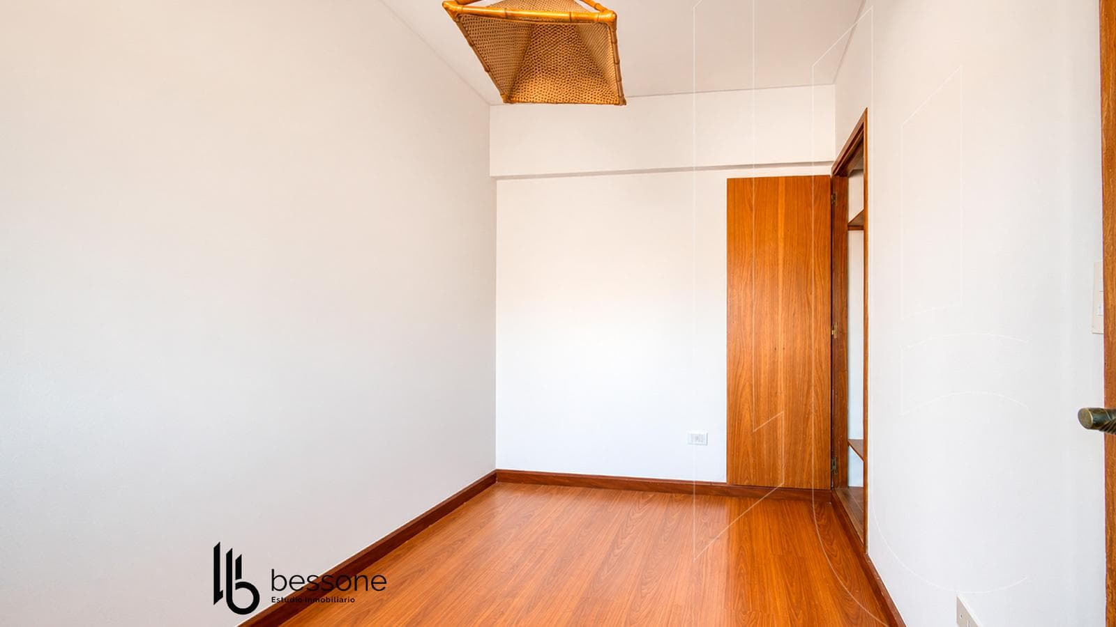 Semipiso 4 Ambientes con Dependencia - Cochera y Baulera Doble