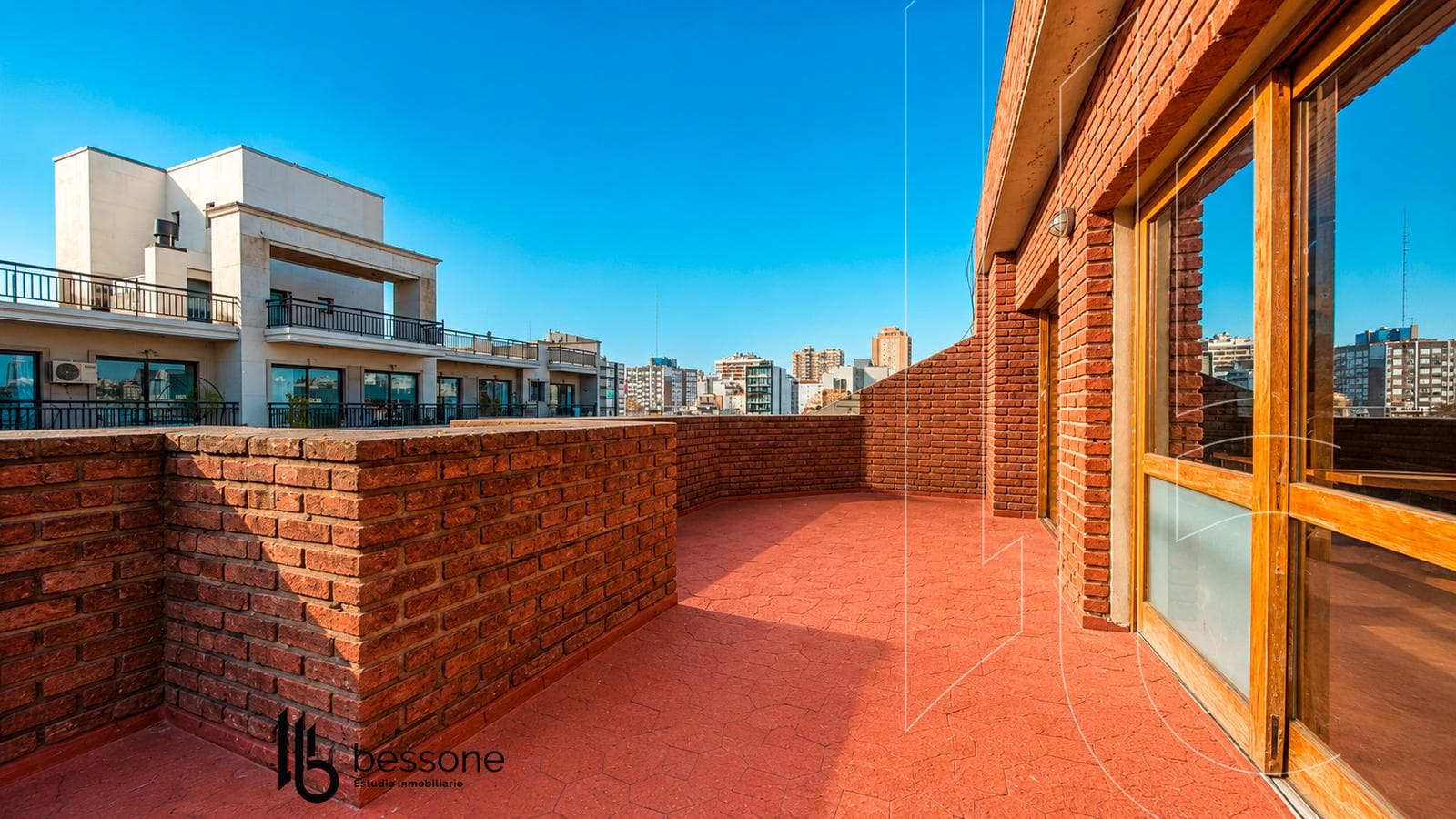 Semipiso 4 Ambientes con Dependencia - Cochera y Baulera Doble