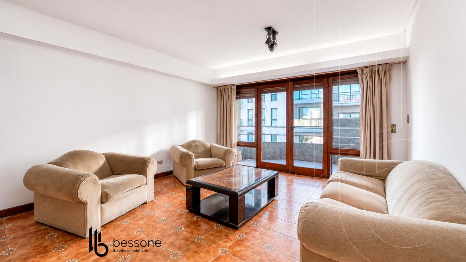 4-Room Half-Apartment with Service Quotient - Garage and Double Storage Room